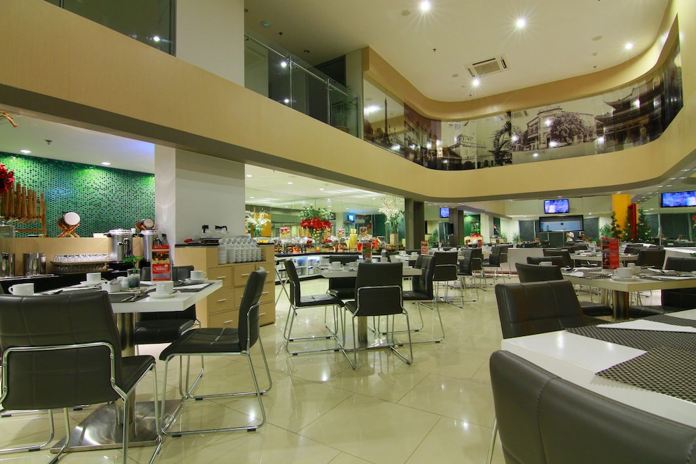 @Hom Hotel Simpang Lima 38/50