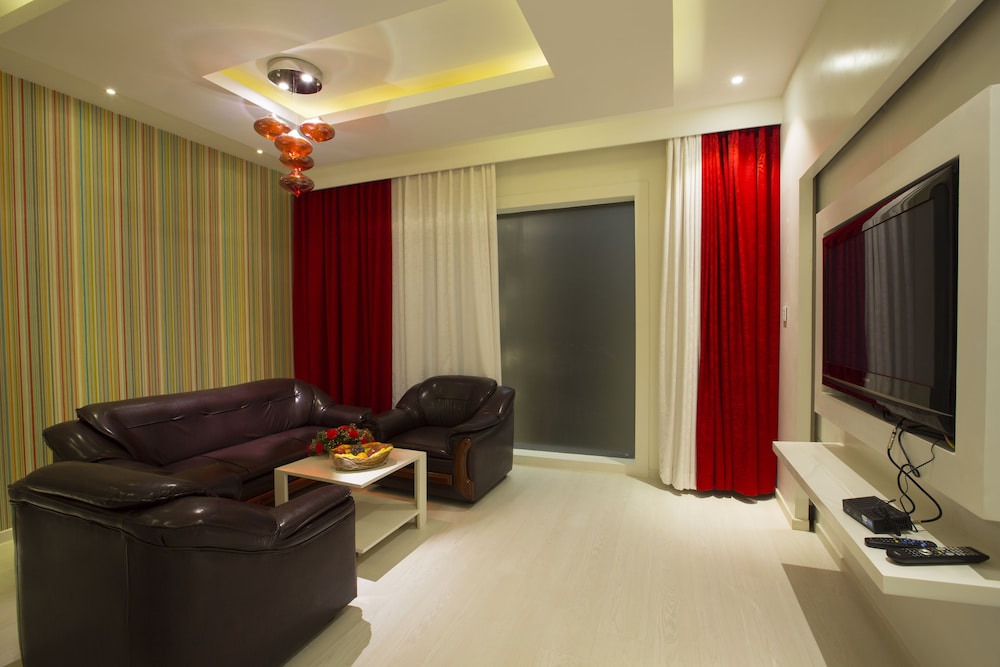 Hash Six Hotels 40/65