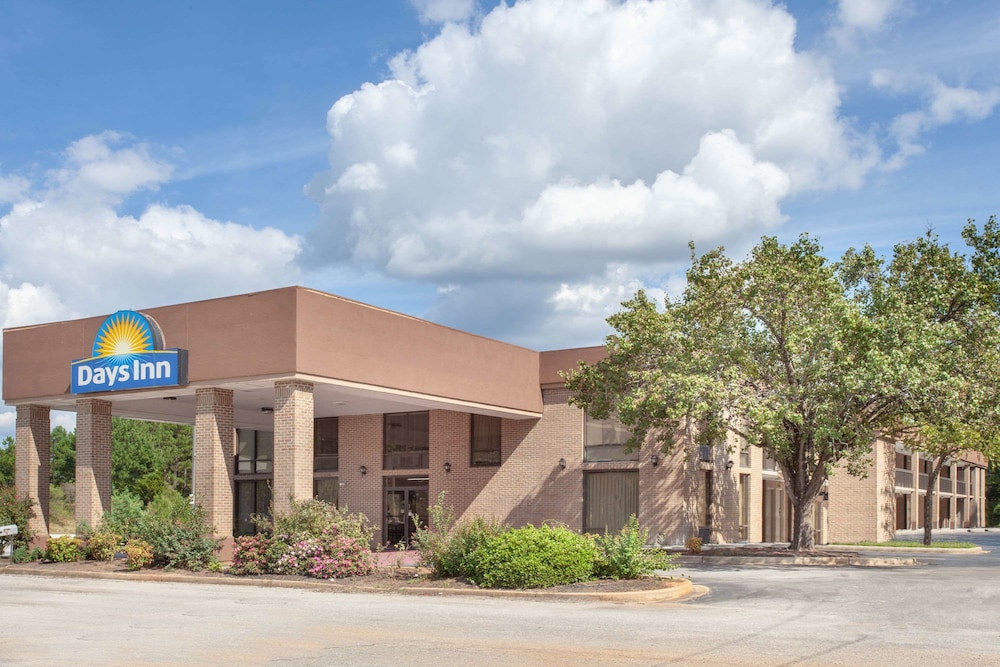 Days Inn by Wyndham Clinton Laurens I-26 2/26