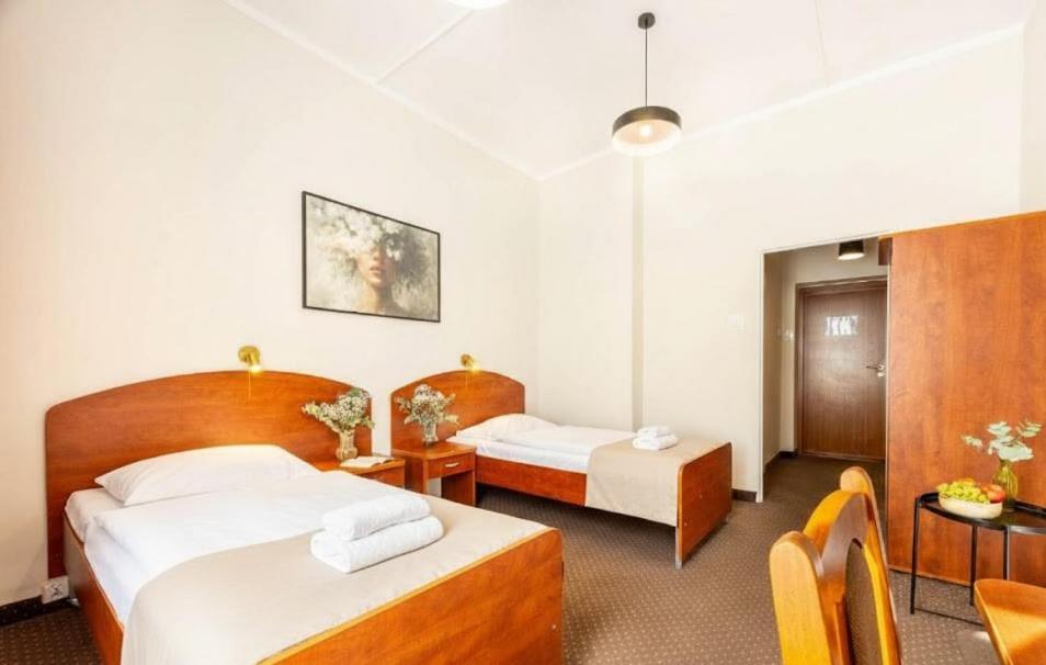 غرفة اقتصادية بسريرين منفصلين، Lothus Hotel 2/8