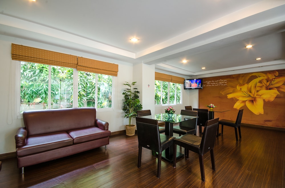 Sunday Platinum Suites 31/50