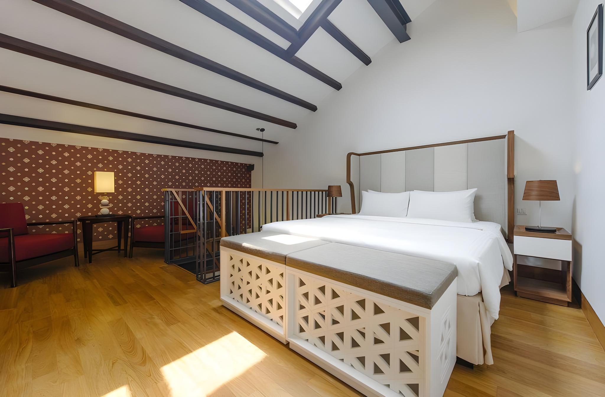 Skylight, Loft, King Bed