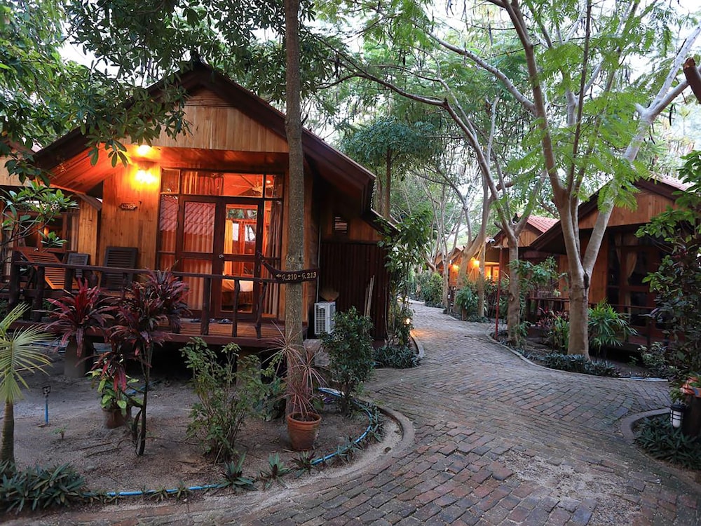 Bundhaya Resort 4/50