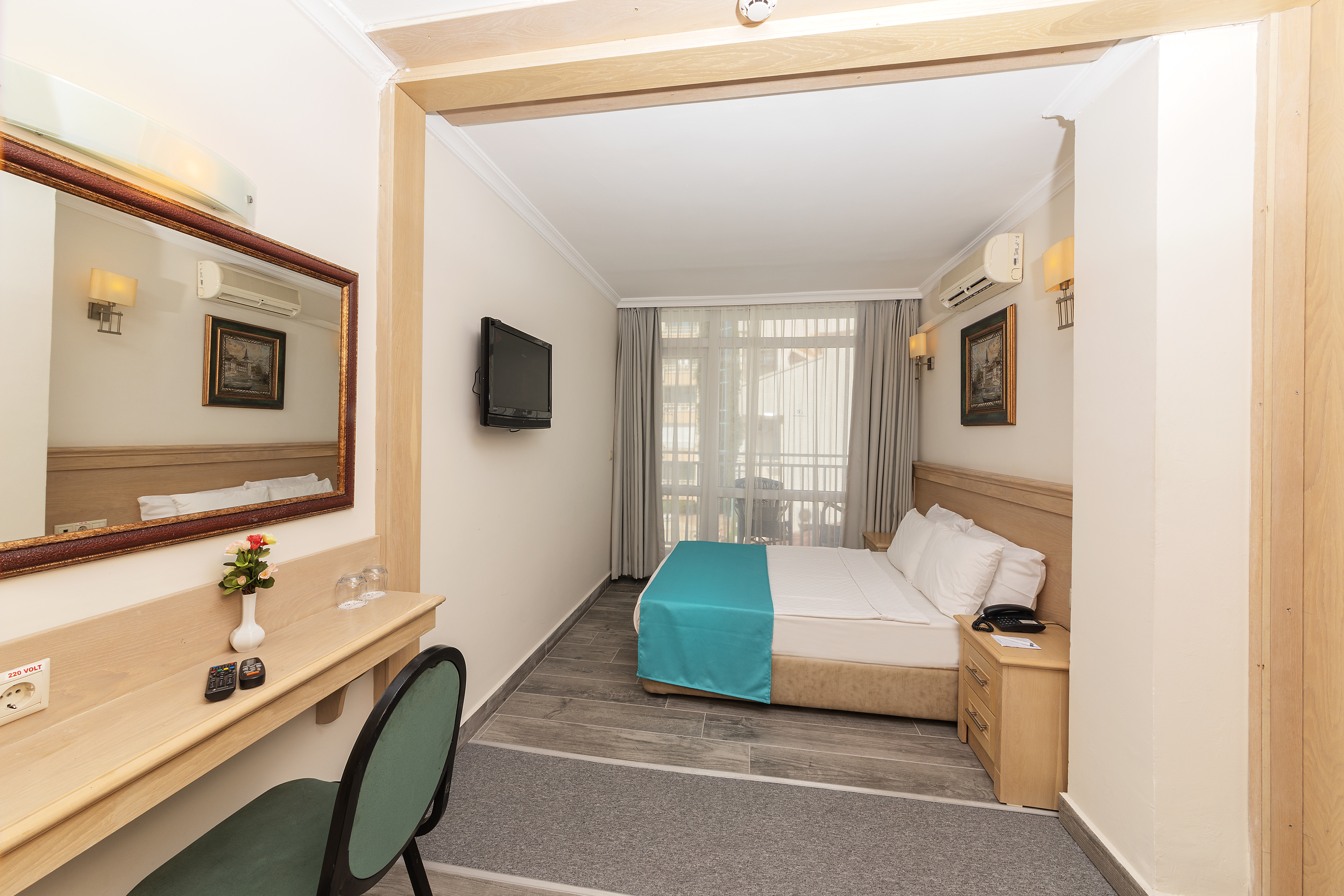 Room, Double Bed, Lateral Side Sea View