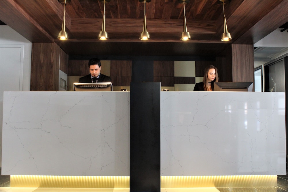 Lelux Hotel 8/52
