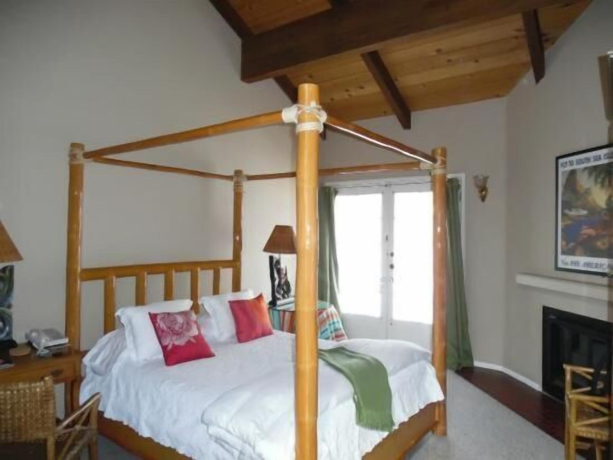 STANDARD, QUEEN BED