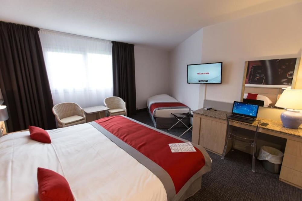 Hotel Le Paddock 24/63