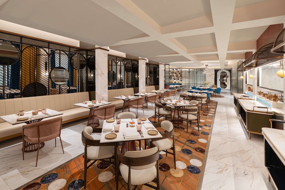 Radisson Mumbai Goregaon 56/75