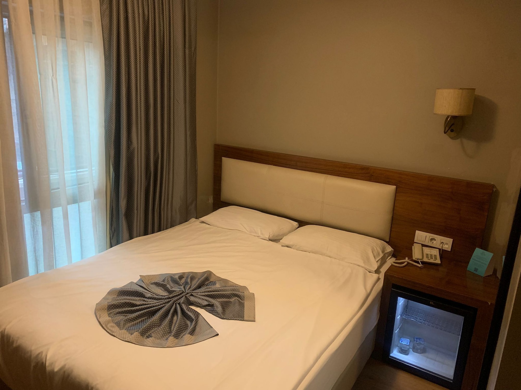 ECONOMY, DOUBLE OR TWIN BED