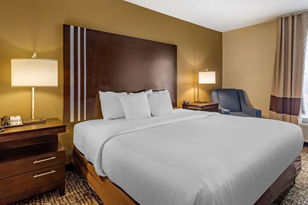 Comfort Inn Paducah I-24 8/36