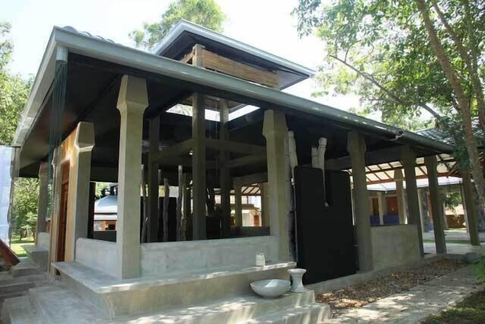 Nil Diya Mankada Safari Lodge in Udawalawa