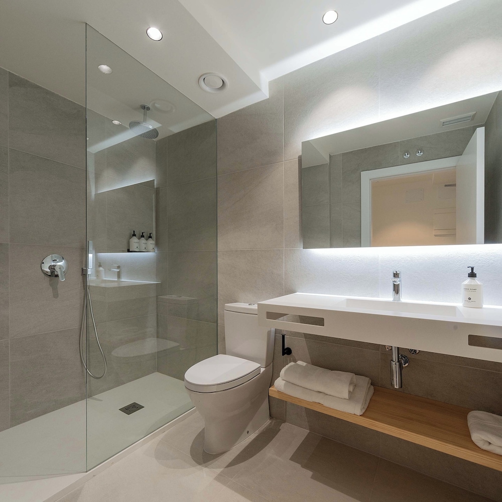 Hotel Distrito Oeste 42/50
