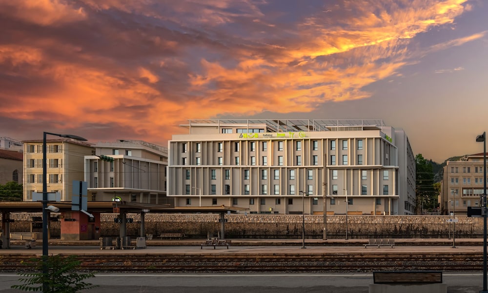 Apparthotel Privilodges Toulon Centre Gare 4/47