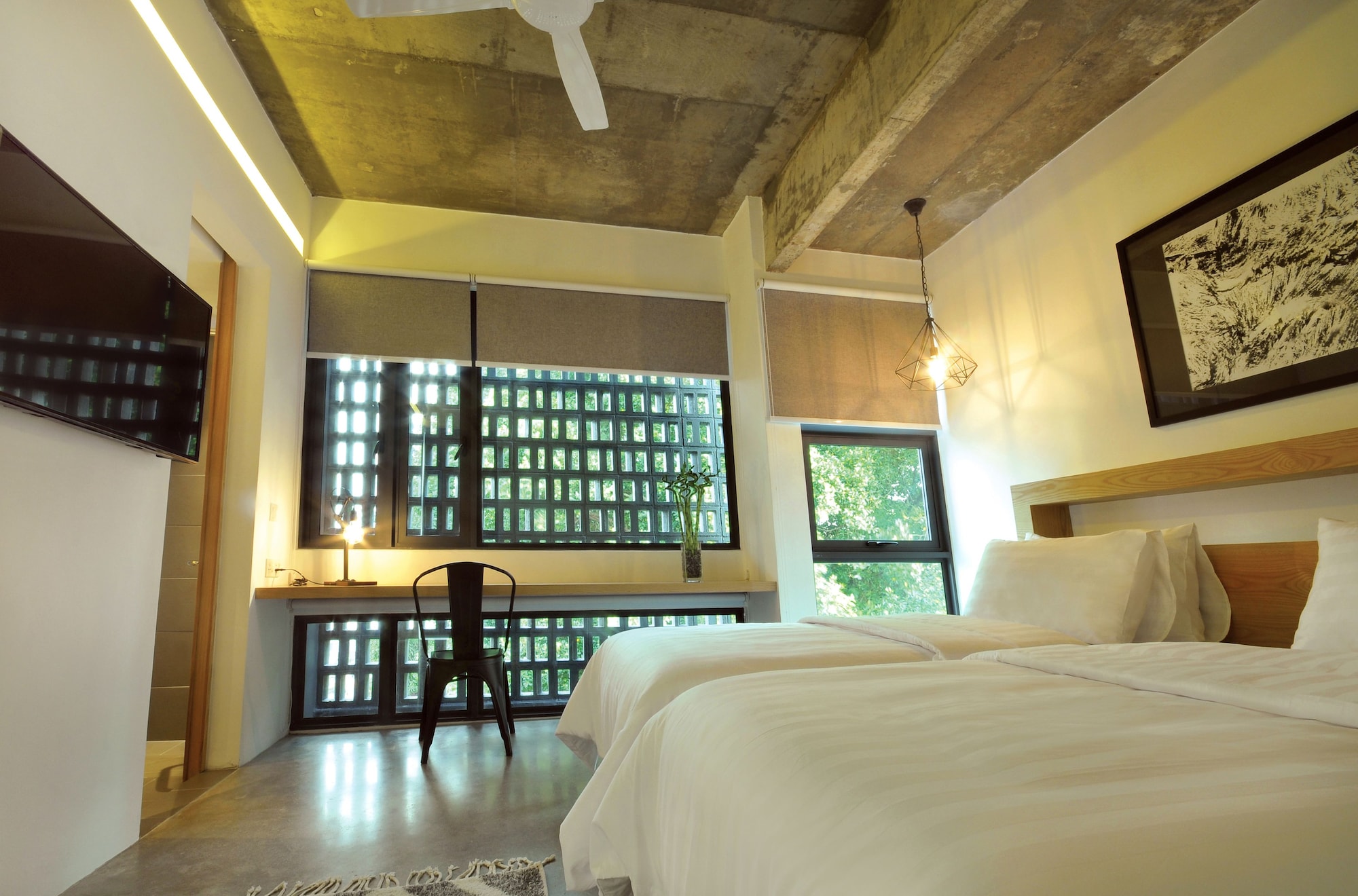 DELUXE, TWIN BEDS