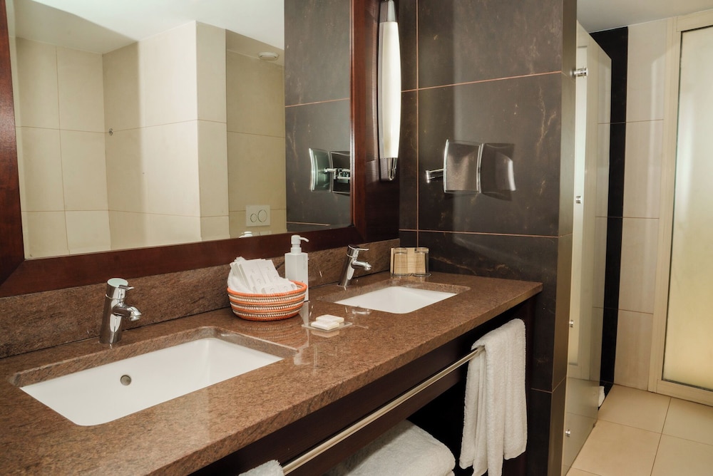 Terrou Bi Hotel 64/64