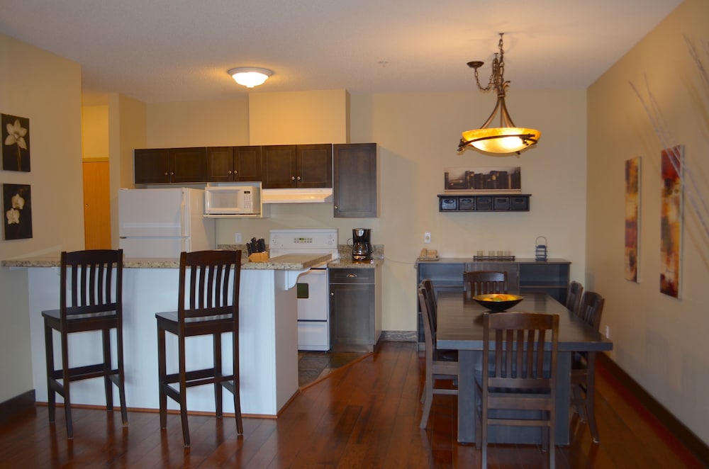 Sunset Resorts Canmore 33/50