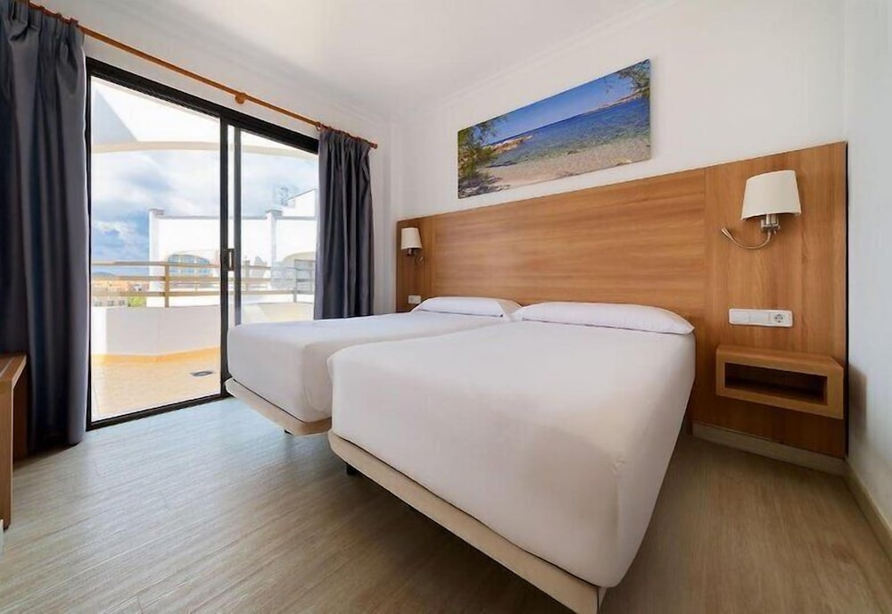 R2 Cala Millor Beach Apartment 13/50
