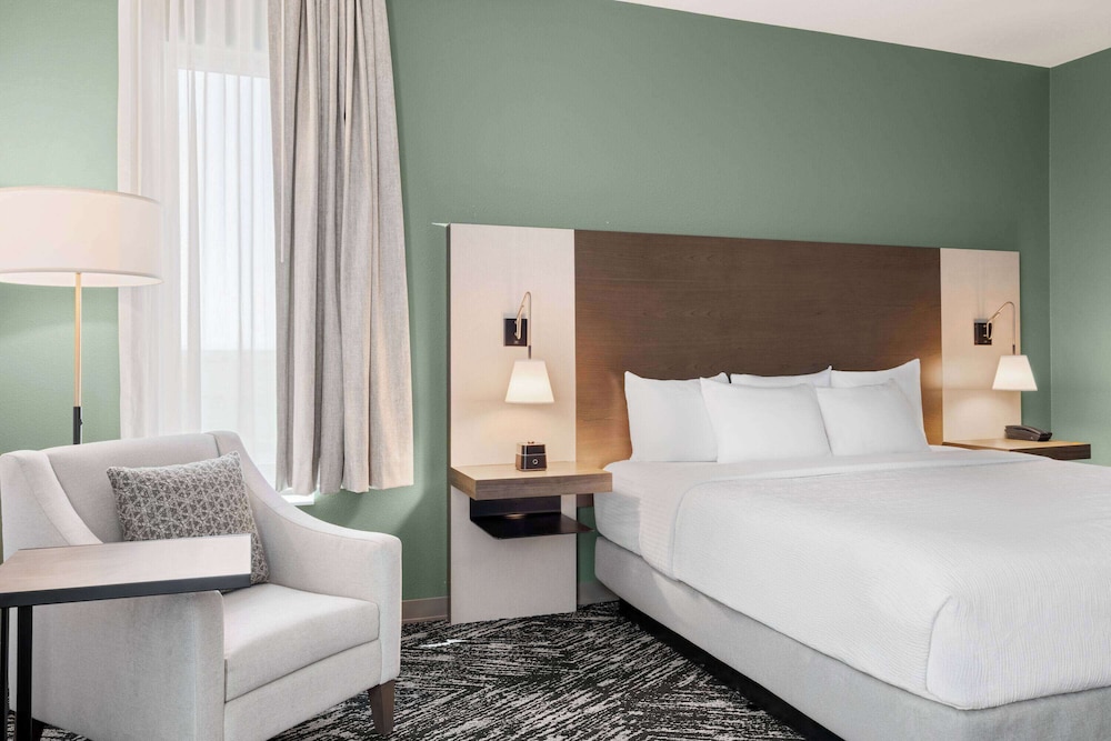 La Quinta Inn and Suites by Wyndham Lincoln 39/84