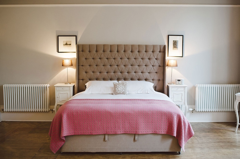 SUITE, KING BED