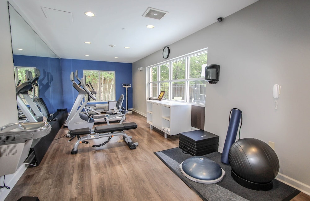 Holiday Inn Express Hotel And Suites Charleston North 32/56