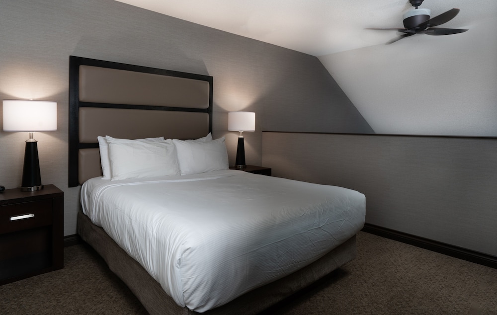 Signature, Loft, Suite, 2 Queen Beds, Sofa