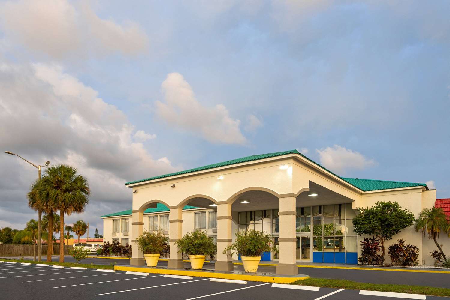 Days Inn by Wyndham Fort Pierce Midtown 2/55