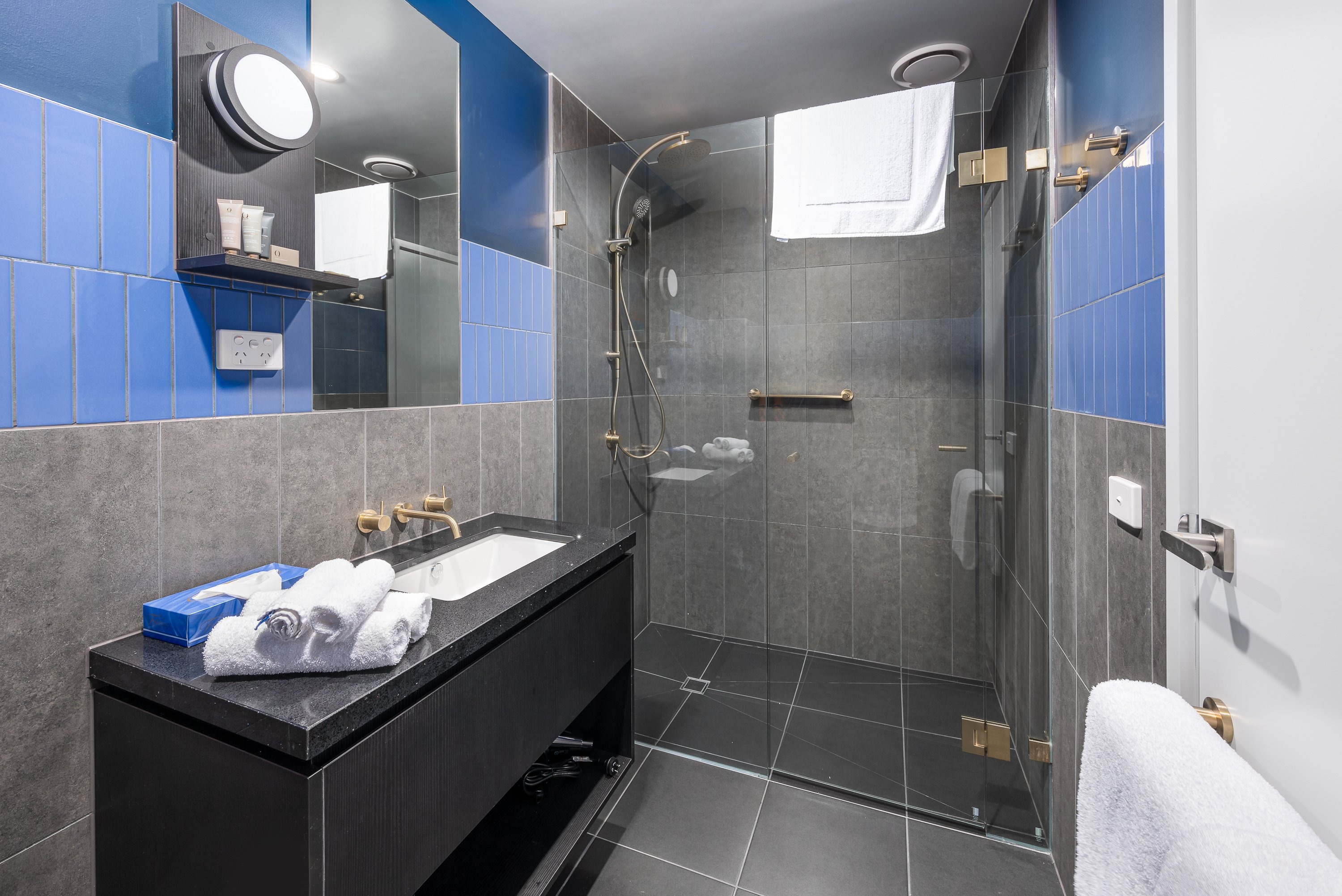 Oros Hotel and Apartments 28/30