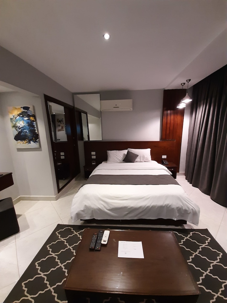 استوديو جونيور بسرير كوين بمطبخ صغير، Nakhil Residence 3/6