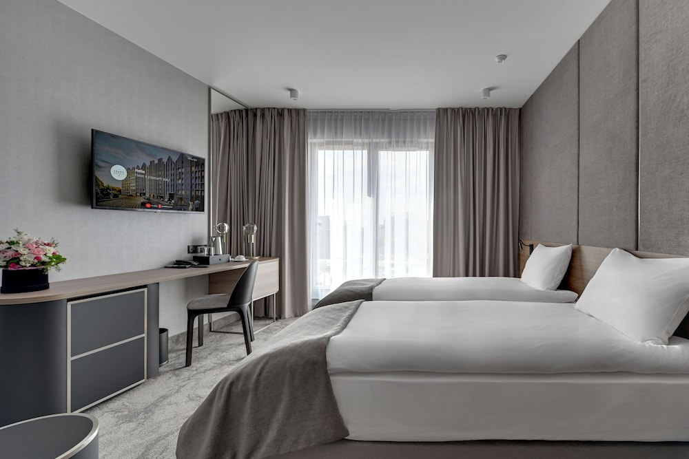 CLASSIC, TRIPLE, QUEEN BED, SOFA