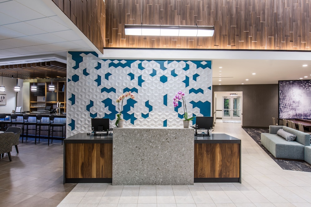 Hyatt Place Delano 7/55
