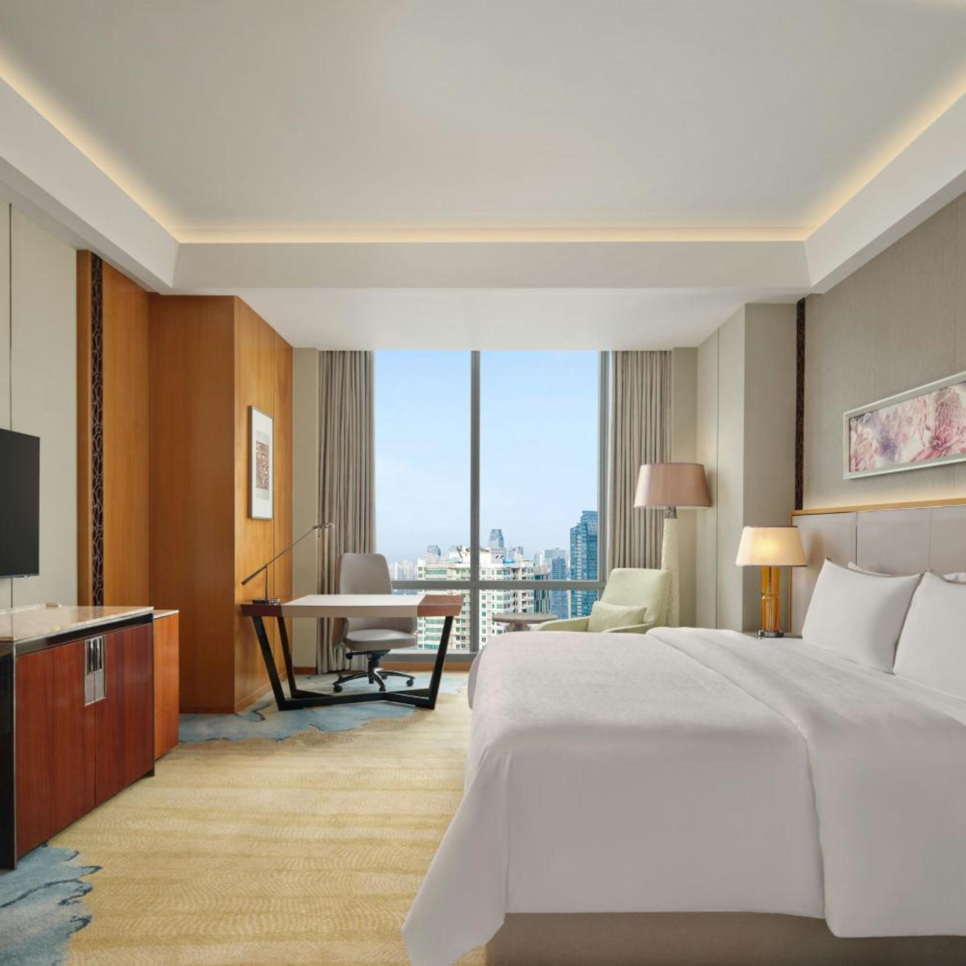 Deluxe, King Bed, Skyline View