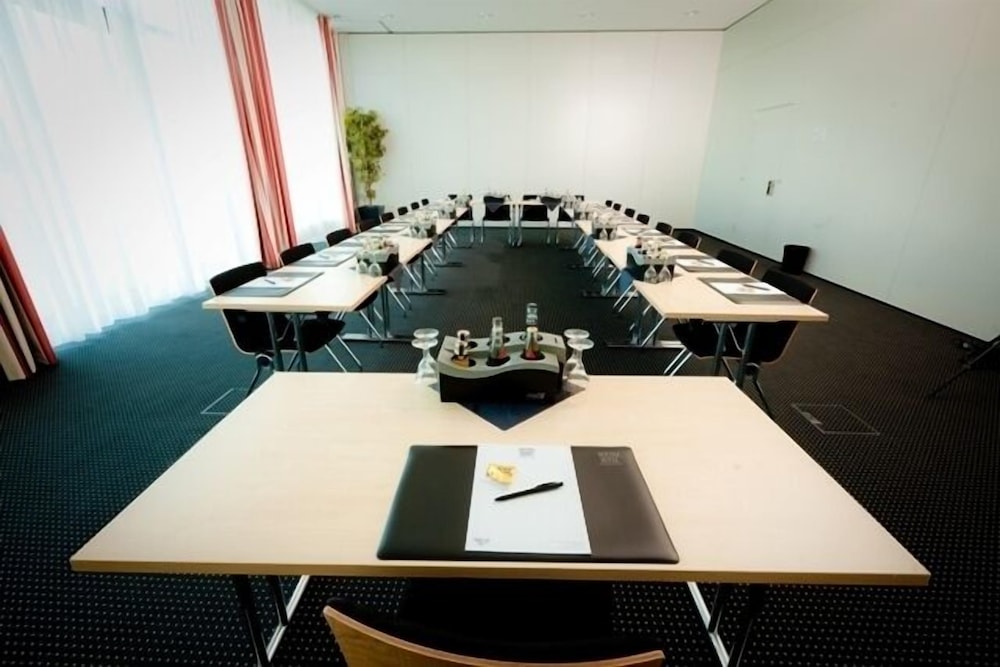 NOVINA HOTEL HERZOGENAURACH HERZO-BASE 61/66