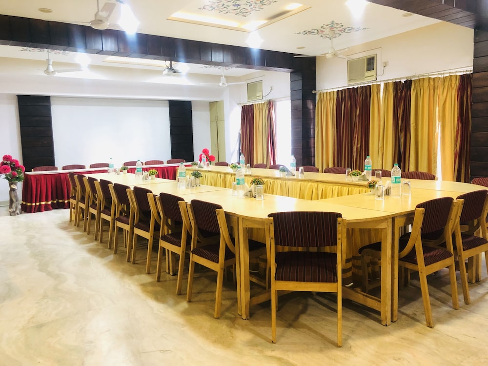 HOTEL GORBANDH 42/48