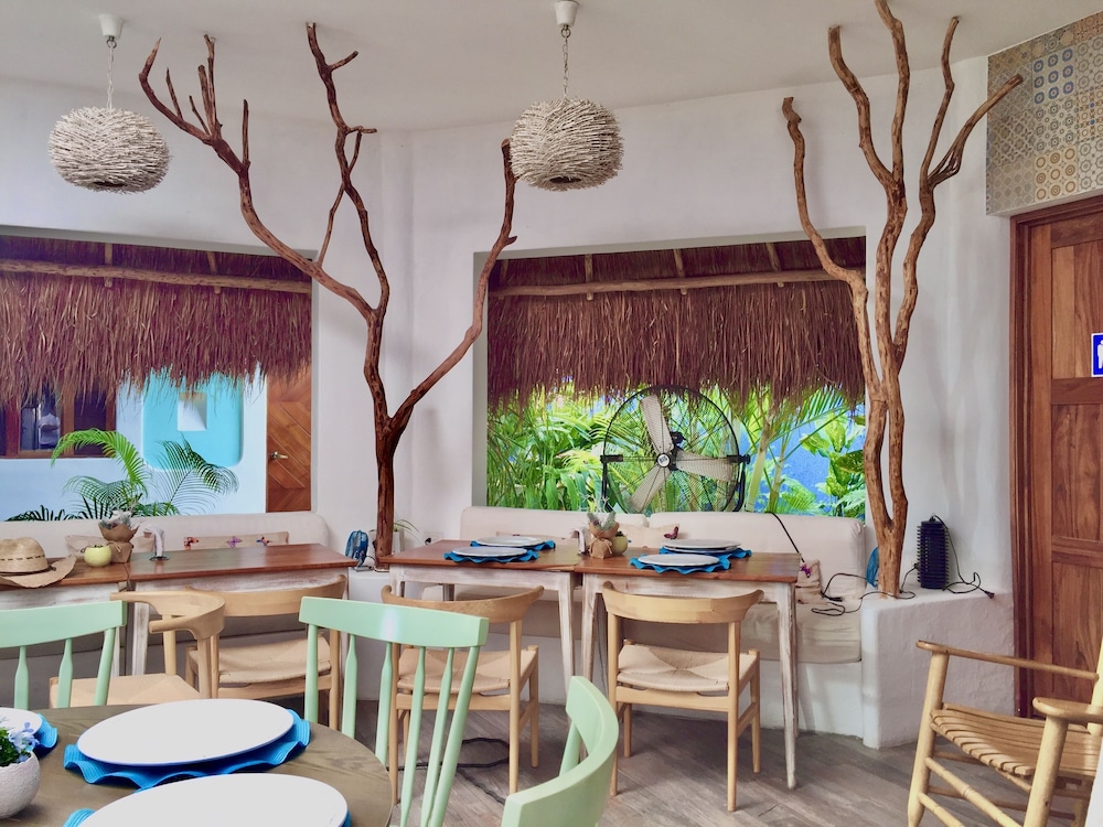 Toto Blue Hotel Boutique 68/72