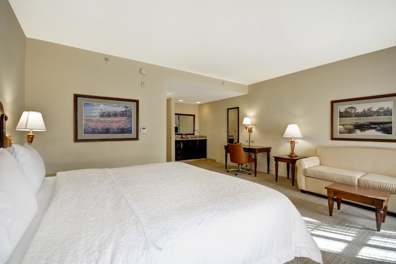 Hampton Inn and Suites Savannah Historic District 16/77