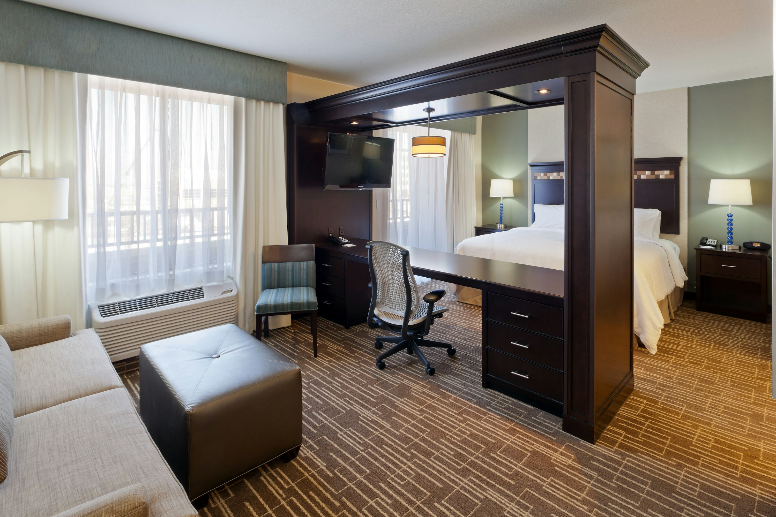 STUDIO, SUITE, KING BED