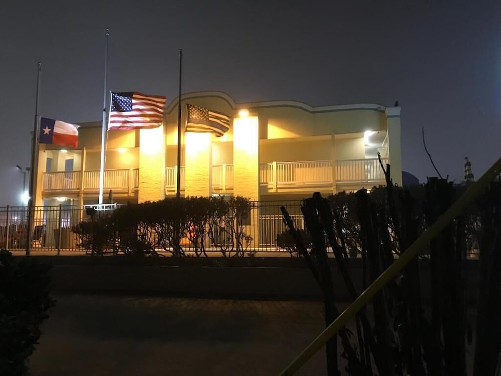 Motel6 Galveston, TX - Beach/Seawall 12/48