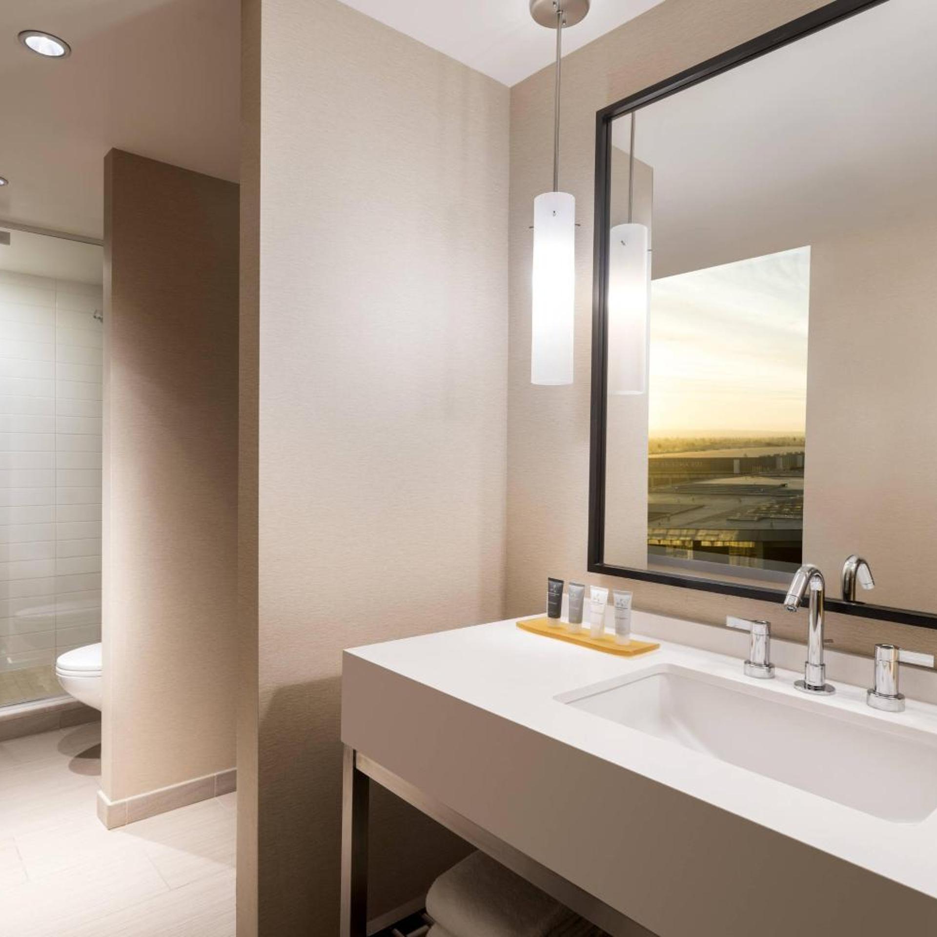 Room, King Bed, Executive Lounge Access
