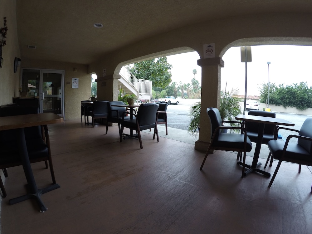 Loma Linda Inn. 39/54
