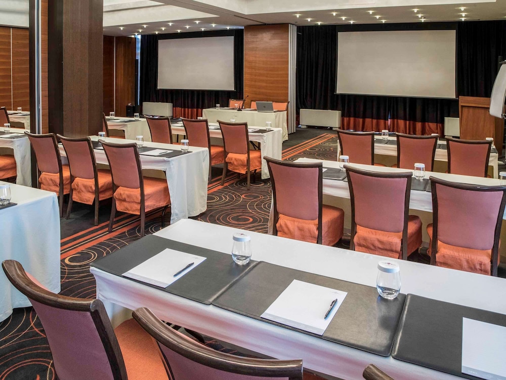Movenpick Hotel Sarajevo 68/77