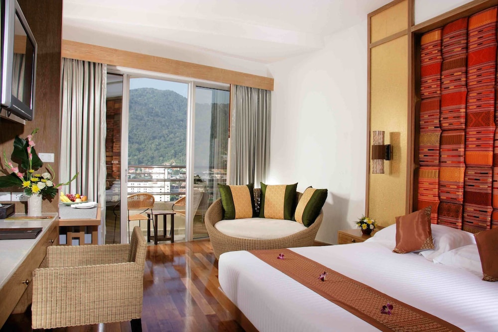 The Royal Paradise Hotel & Spa 25/75