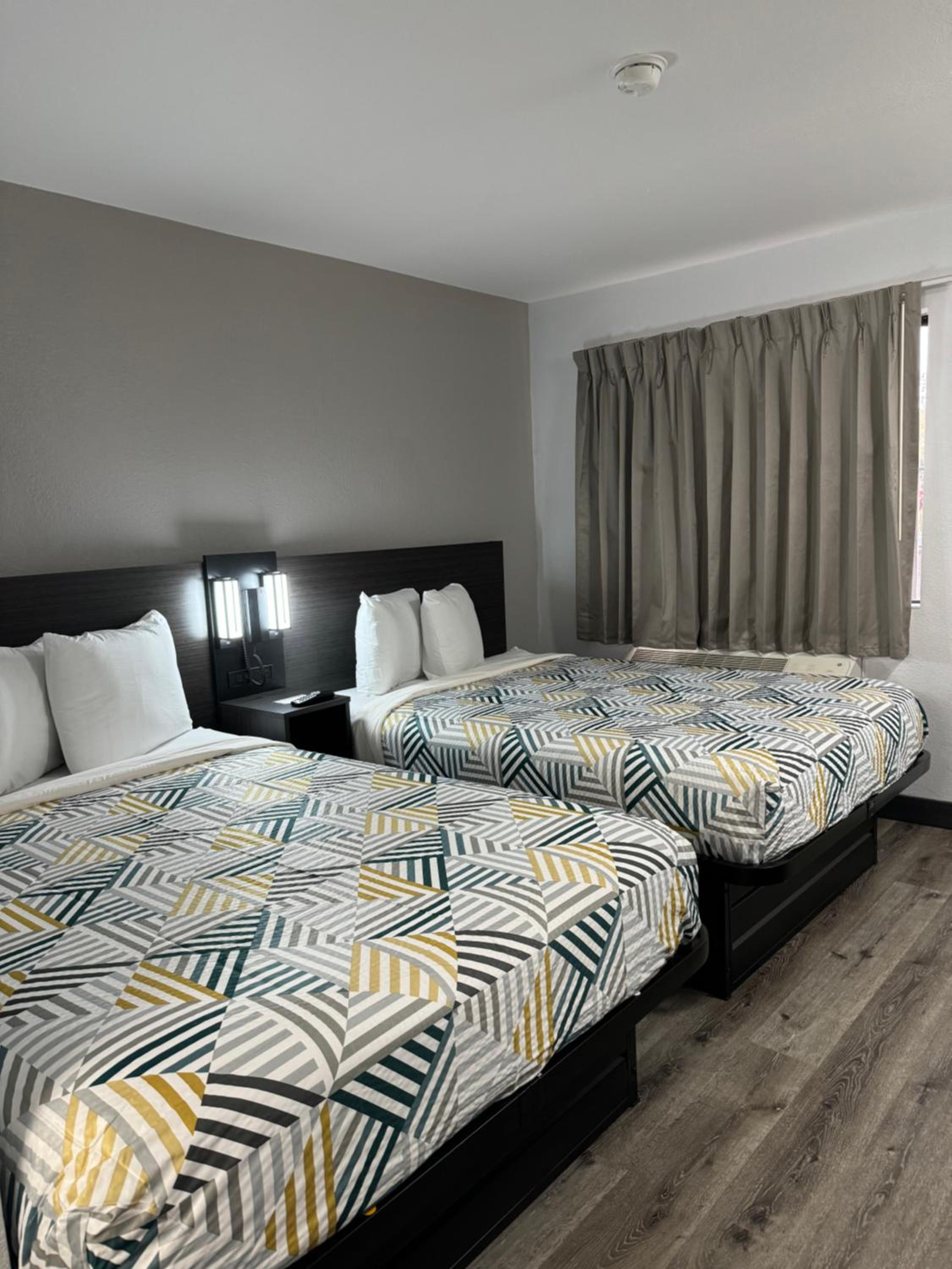 Room, Quadruple