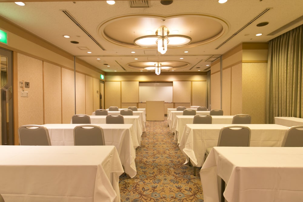 Shin Osaka Washington Hotel Plaza 50/52
