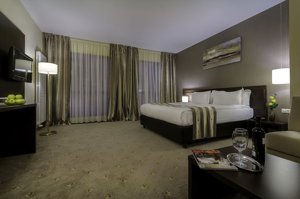 Golden Time Hotel 11/62