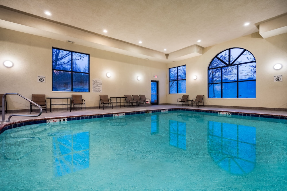 Holiday Inn Express & Suites Rocky Mount/Smith Mtn Lake 41/75