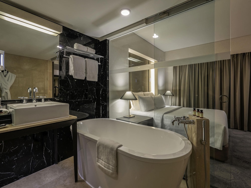 Pullman Jakarta Indonesia Hotel 50/50