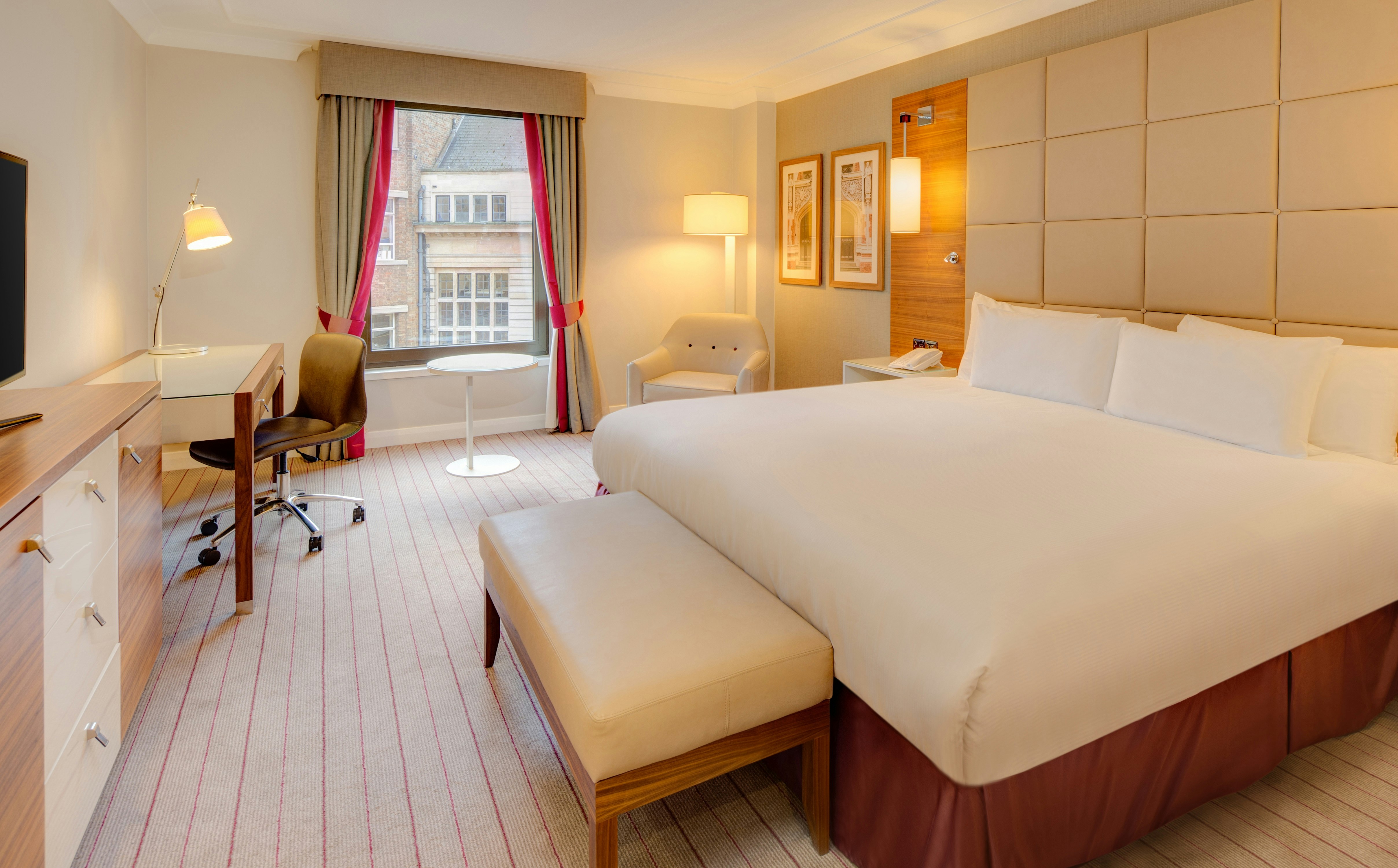GUEST ROOM, KING BED, ACCESSIBLE