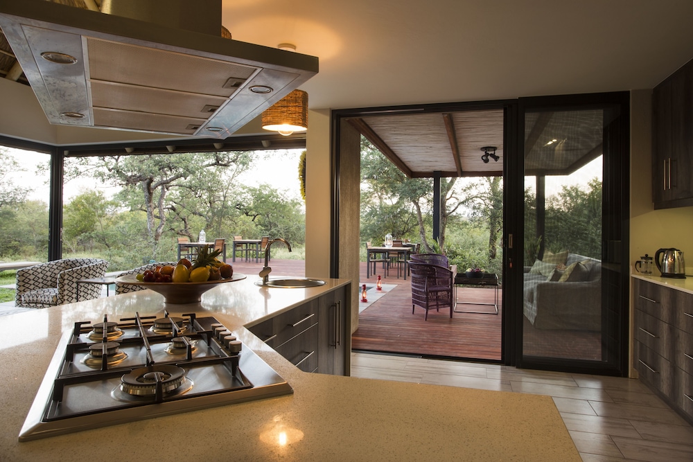 Moya Safari Villa 24/38