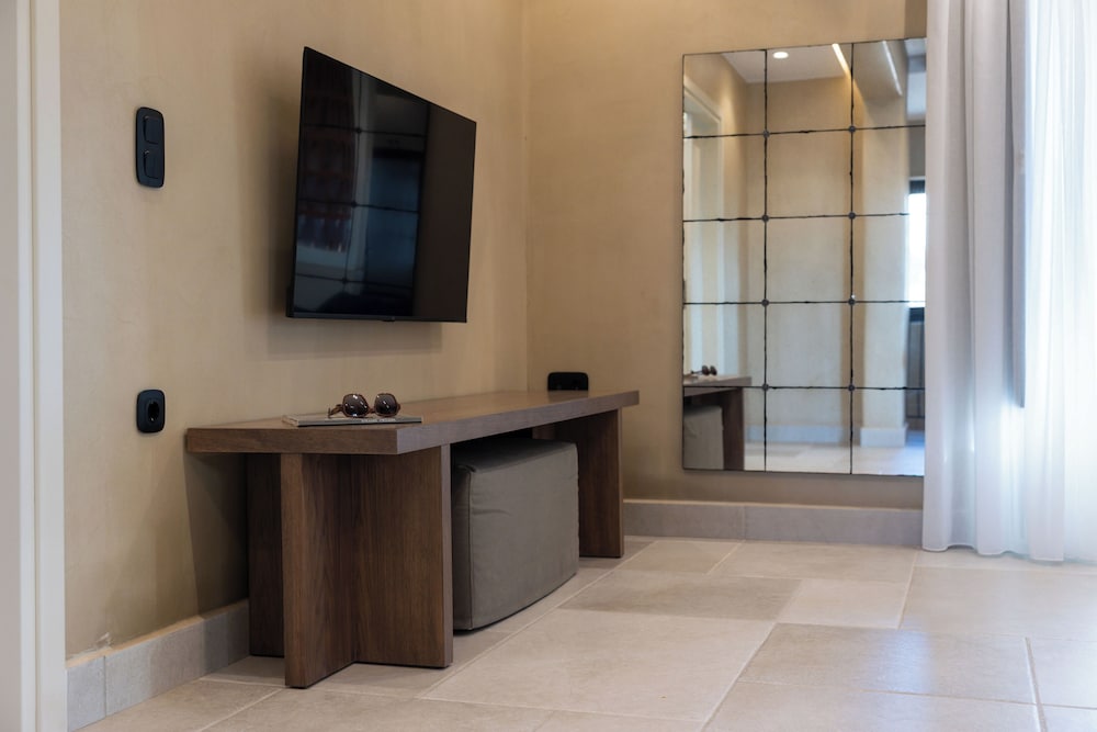 Melidron Luxury Hotel & Suites 6/50