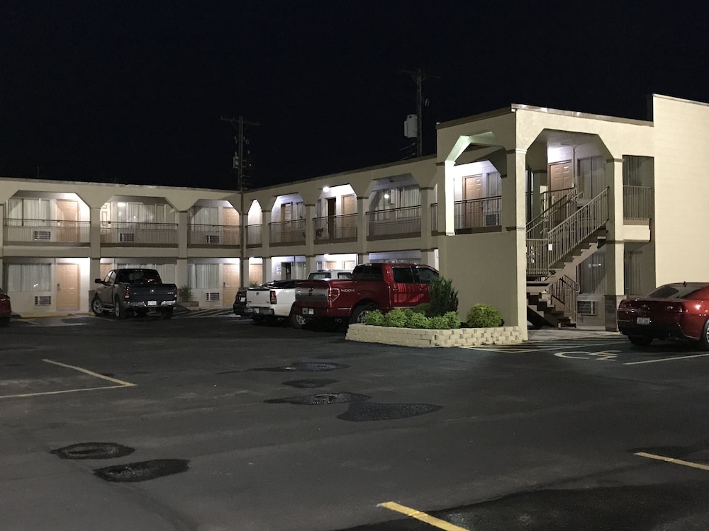 Hutchinson Inn 43/58